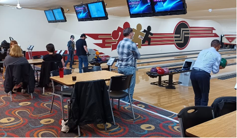 Group of alumni bowling