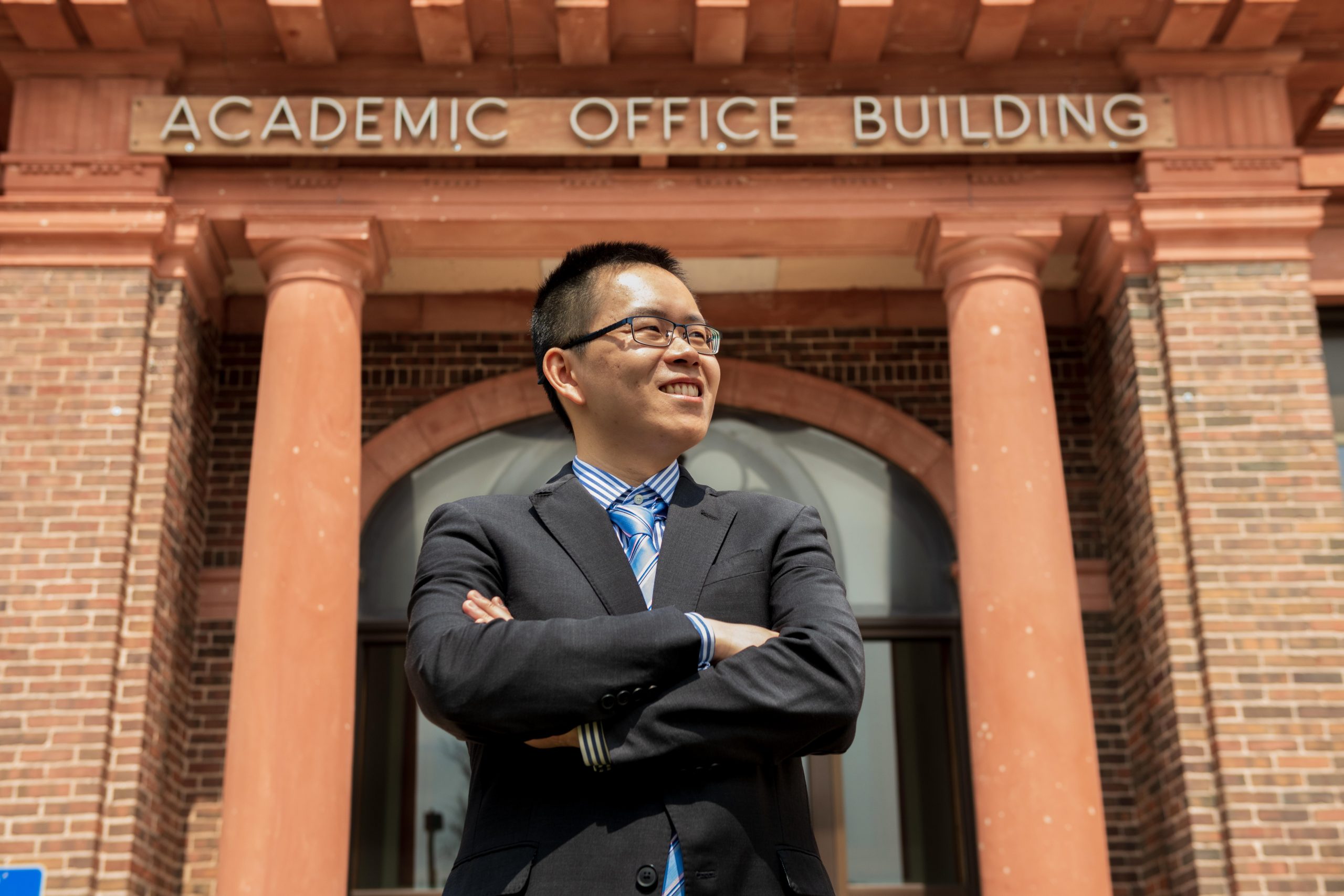 Image of professor Xin Li
