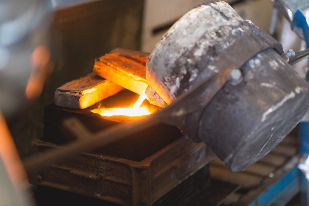  The pouring basin is kept full so that the molten metal quickly fills the mold cavity.