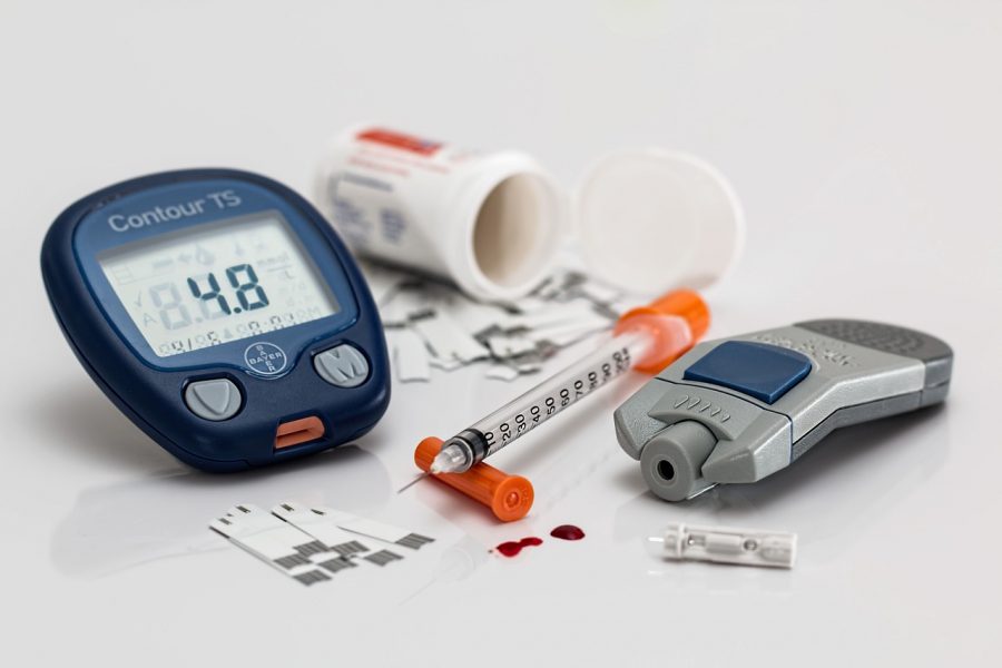 An image of diabetes treatment devices to indicate how artificial intelligence can help personalize diabetes treatment.