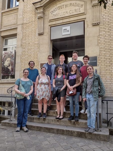 Students on the steps of the the Curie Pavilion of the Paris Radium Institute