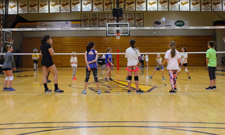 Last Chance to Register for Michigan Tech Little Huskies Volleyball ...