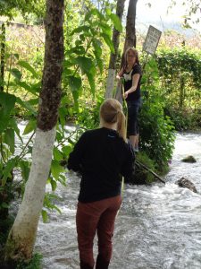 Gordillo and Fisher installing a sculpture in the Rio San Juan (San Juan River). 